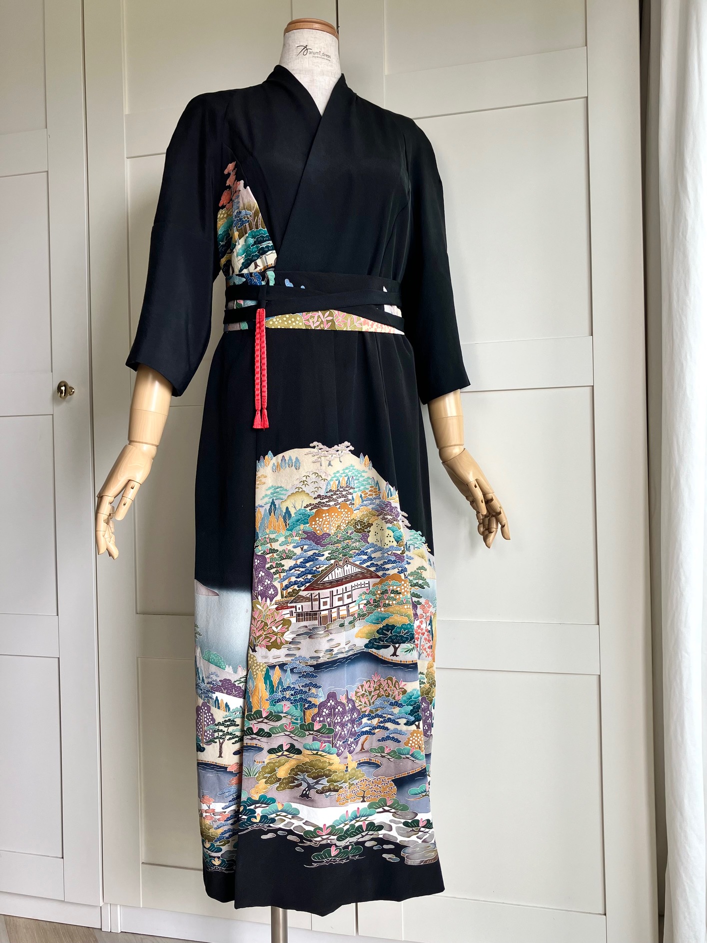 Kimono-style Raglan sleeve long wrap dress with scenic print and multi-type belts