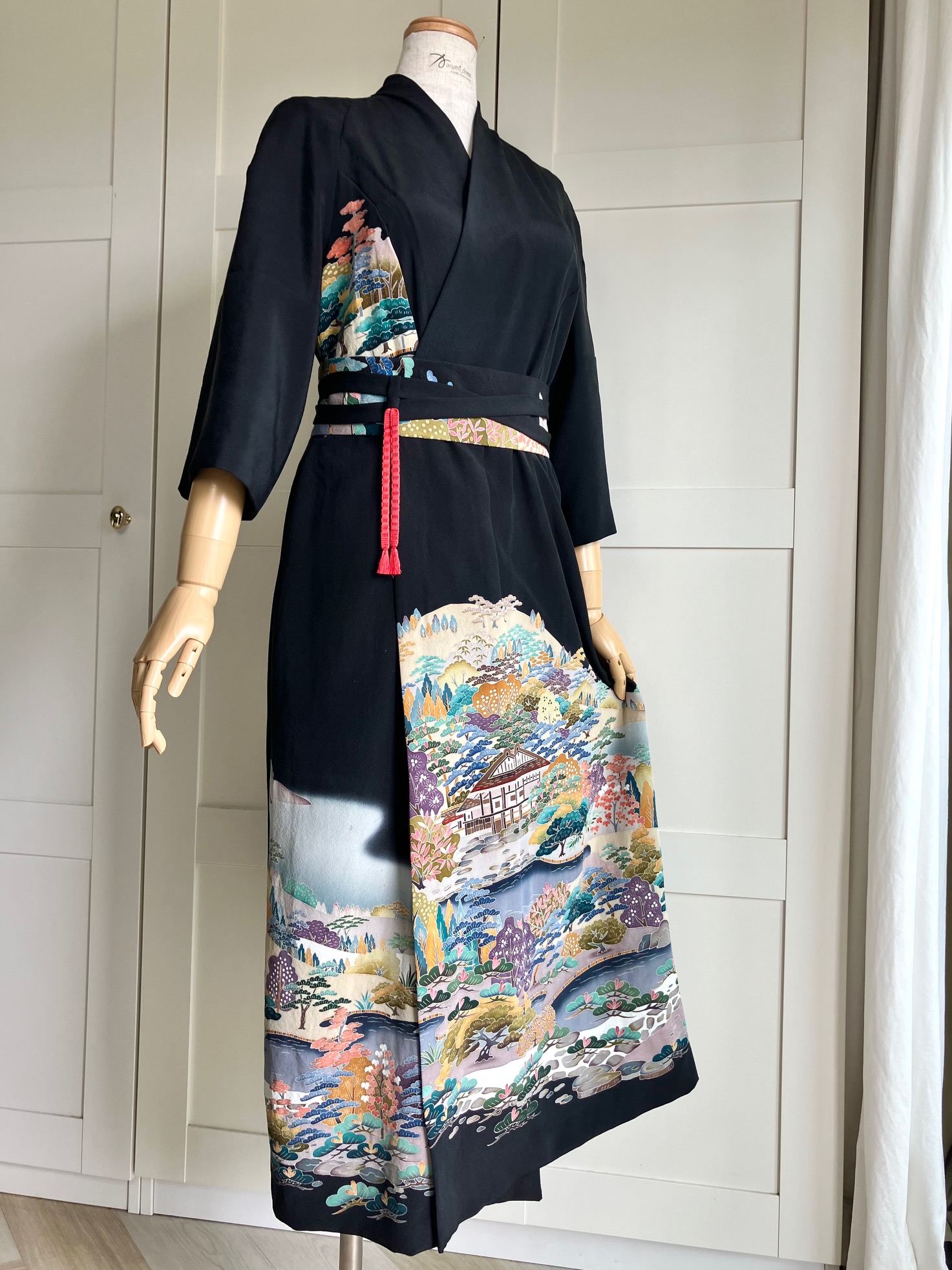 Kimono-style Raglan sleeve long wrap dress with scenic print and multi-type belts