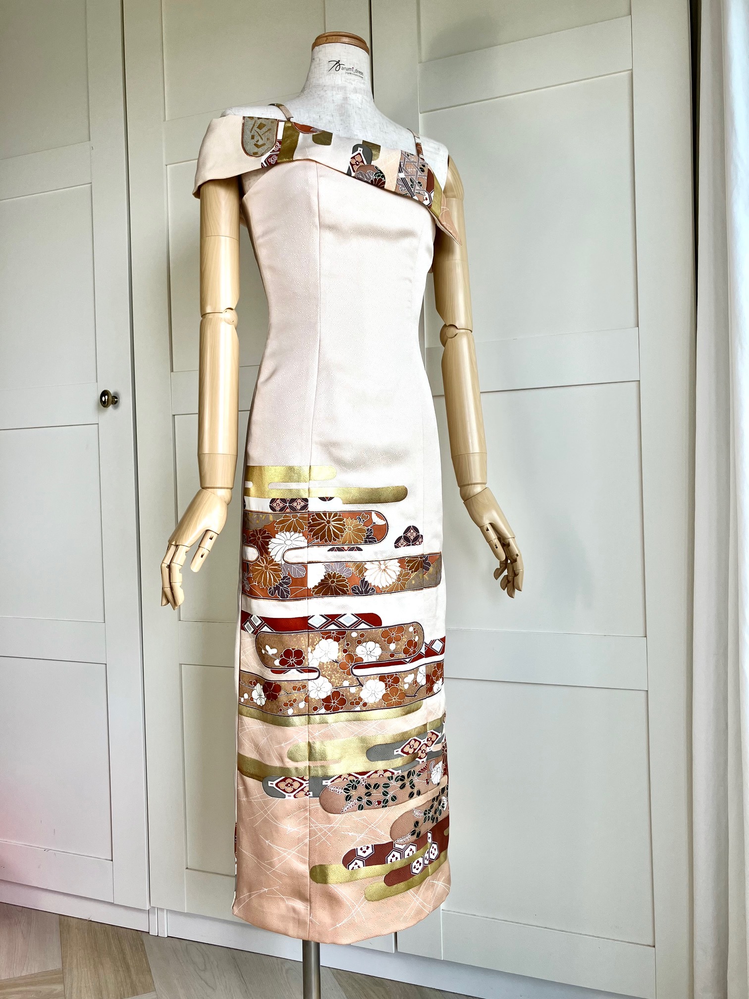 Multi-way midi dress with detachable straps (fabric & clear silicone) and removable stole