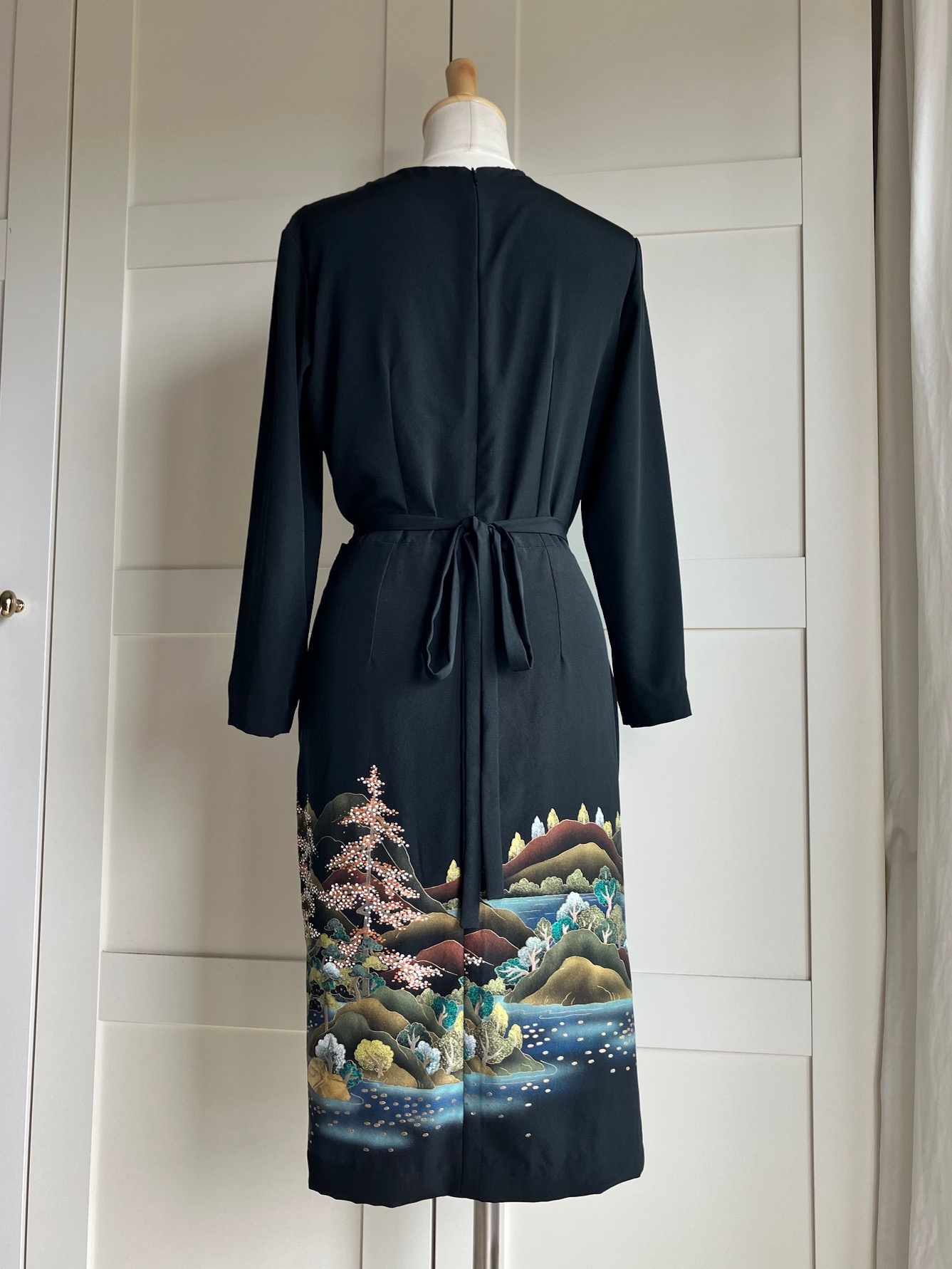 Asymmetric Design Mid-Length Wrap-Style Dress